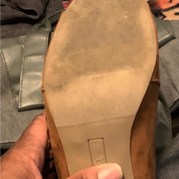 Beautiful sweet brown shoe with branches on the side I love the shoe - Picture 3 of 5